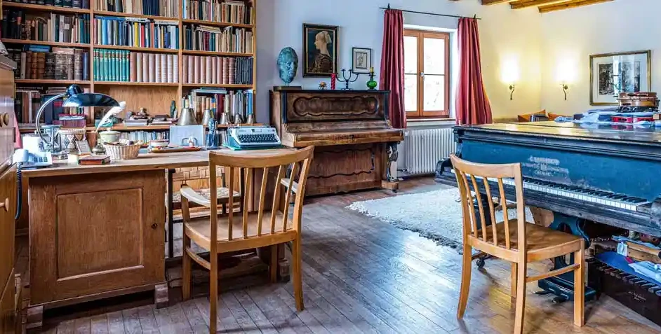 <p>The study<br>of Carl Orff.</p>